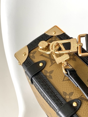 Coated Canvas Cruise Presbyopia Louis Vuitton M46358 LV Side Trunk Monogram Shoulder Bag