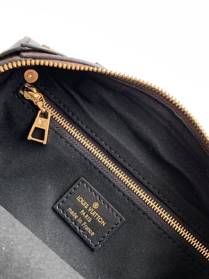 Louis Vuitton Tas Bermerek Kustom Petite Malle Souple Empreinte Monogram Coklat Hitam