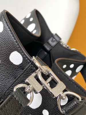 Wanita Putih Hitam NéOnoé MM Louis Vuitton Yayoi Kusama Tas tangan