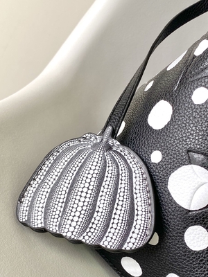 Wanita Putih Hitam NéOnoé MM Louis Vuitton Yayoi Kusama Tas tangan