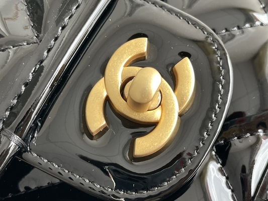 Chanel 22 Dompet Desainer Mini Mantra Hitam Rantai Emas Dengan Drop Flap