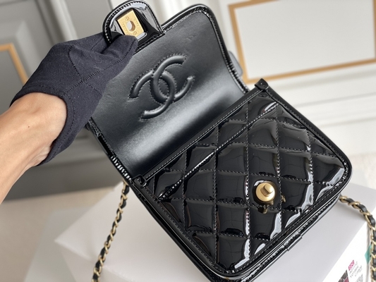 Chanel 22 Dompet Desainer Mini Mantra Hitam Rantai Emas Dengan Drop Flap