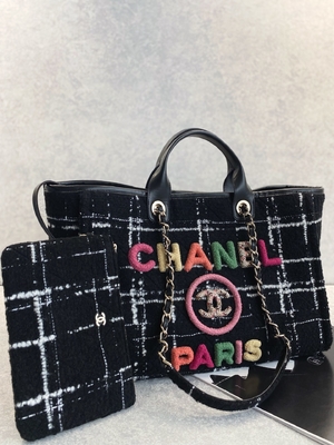Chanel 2022 Tas Custom Branded Sotheby's Tas Pantai Tweed FW Rainbow Tote