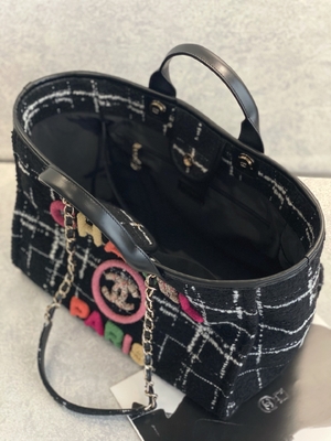 Chanel 2022 Tas Custom Branded Sotheby's Tas Pantai Tweed FW Rainbow Tote