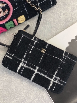 Chanel 2022 Tas Custom Branded Sotheby's Tas Pantai Tweed FW Rainbow Tote